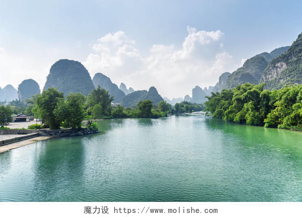 中国桂林阳朔县的玉龙河景色令人惊叹桂林旅游